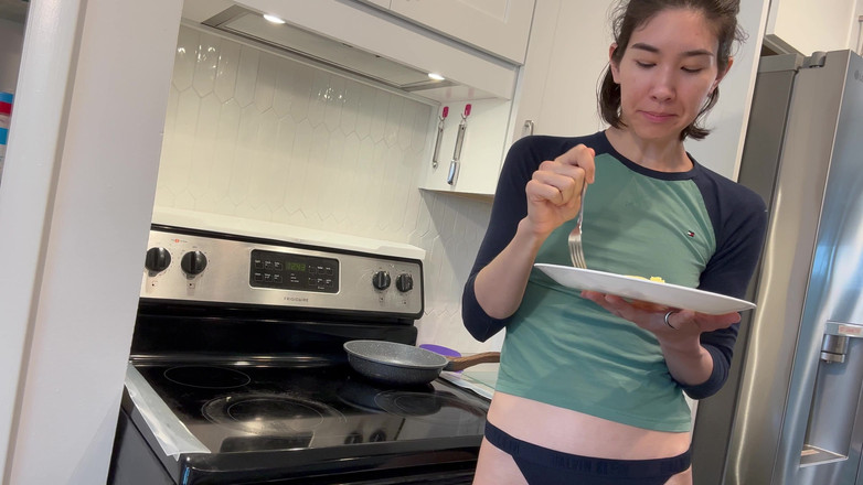 Ms_Emmy_Lynn: Gfe: Rühreier machen