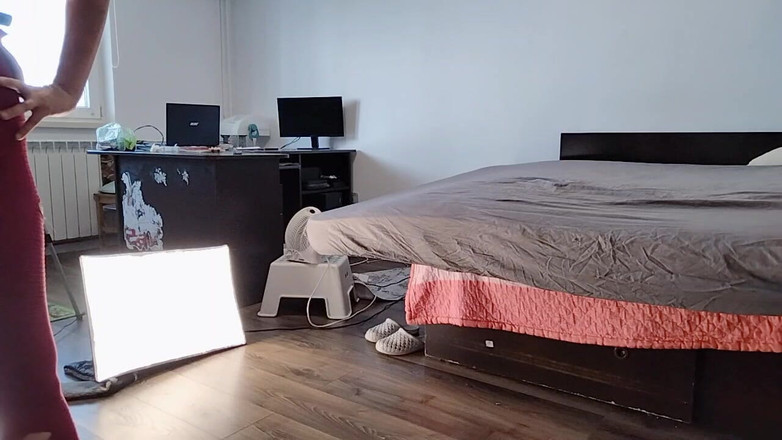 Amateur_MS: 옷을 입고 자르는 재미를 즐기는 섹시한 라틴계 여자.