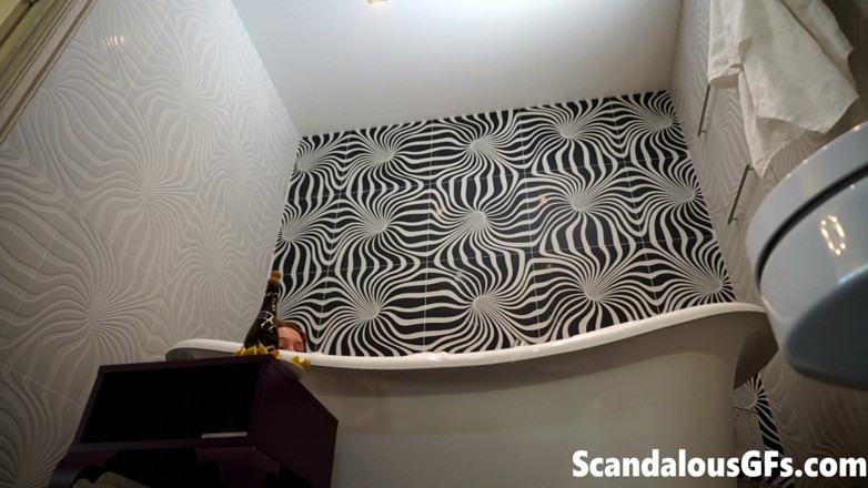 Scandalous GFs: Stepdad Fucking My Stepsister in the Clan Bathtub