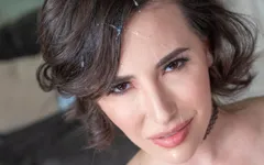 Er is iets met Casey Calvert.