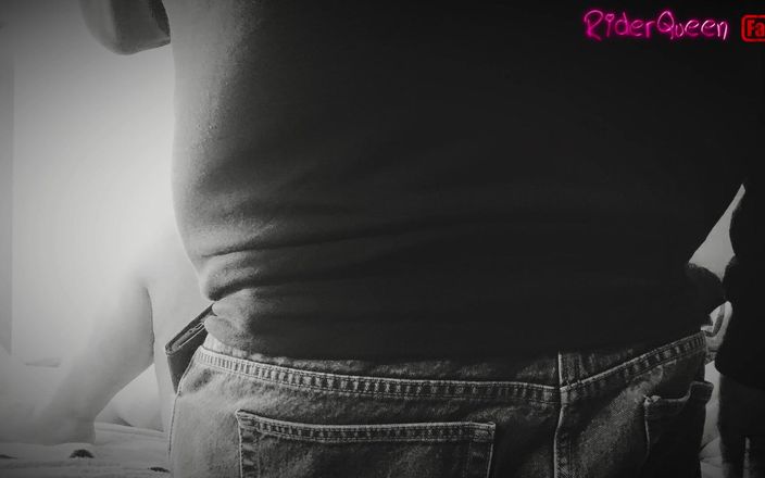 Riderqueen: Plaisirs d’une MILF gâtée, uniquement des fans au ralenti