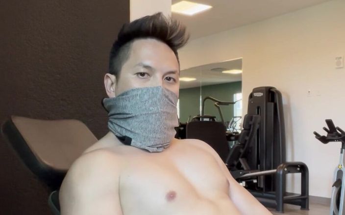 barenakedboy: Mastarbating i gymmet