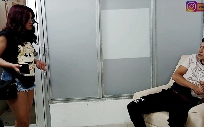 kem: 집에 혼자 있을 때 내 보지를 따먹는 계모의 남친 - 스페인어 포르노