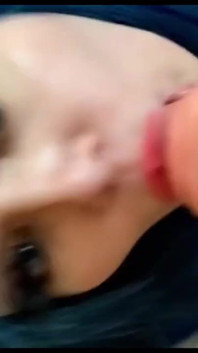 4. července studentka Ahegao kouří
