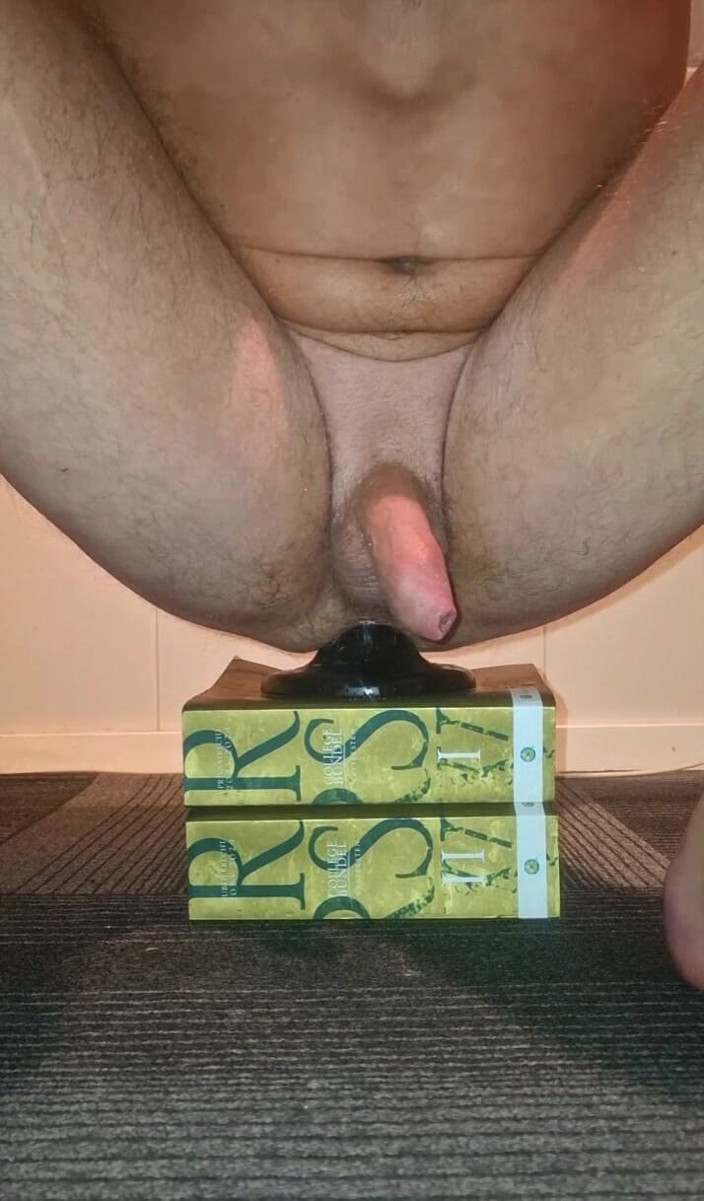 NoFace Twink X: Ateşli eşcinsel twink büyük stinger oyuncağını almayı seviyor