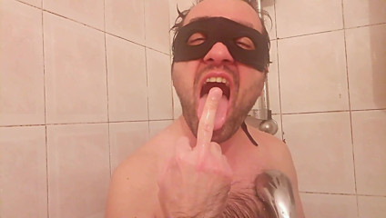 Earl Smile: Hairy Earl takes a shower