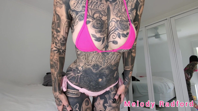 Melody Radford: Haul melodi radford si cewek hot dengan bikin merah muda,...