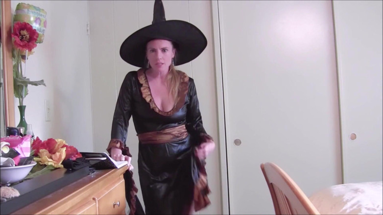 Nikki Nevada: Anal mastürbasyon yapan cadı 2013