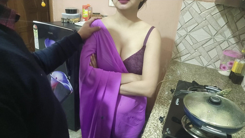 Hornycouple149: 힌디어 음성으로 생일 더러운 대화에 의붓아들 바이브크를 놀라게 하는 인도 의붓엄마