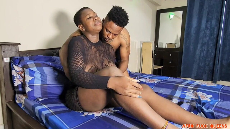 Afro fuck queens: Je posedlý mými šťavnatými prsy