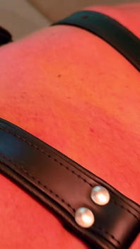 Sub Analisiert Mit Mega Großem Strap-on
