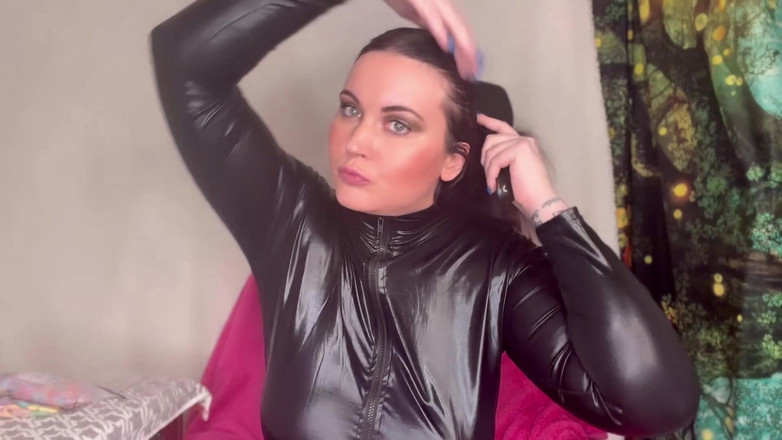 MissFFW: ミス・FFWが様々なヘアスタイルやバンドを試す