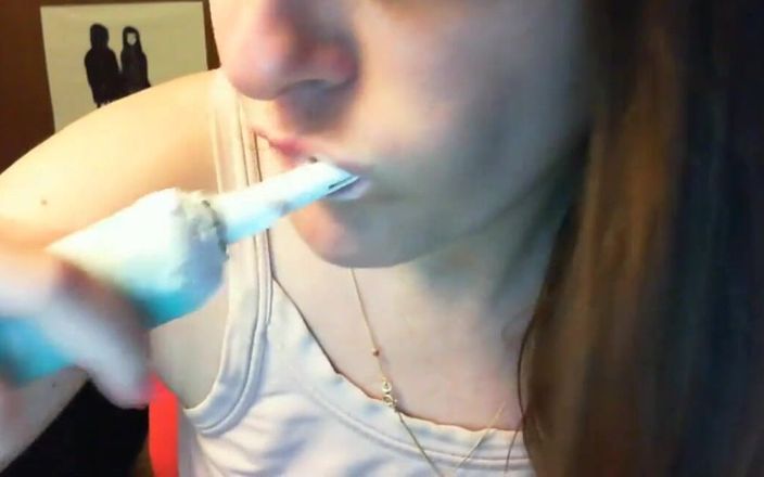 Nicoletta Embassi: Niesamowity Hardcore fetysz wideo szczoteczka do zębów masturbacja Wszystko w...