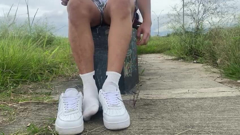Mr Feet Colombia: Picioarele mele sunt religia ta. Roagă-te cu gura.