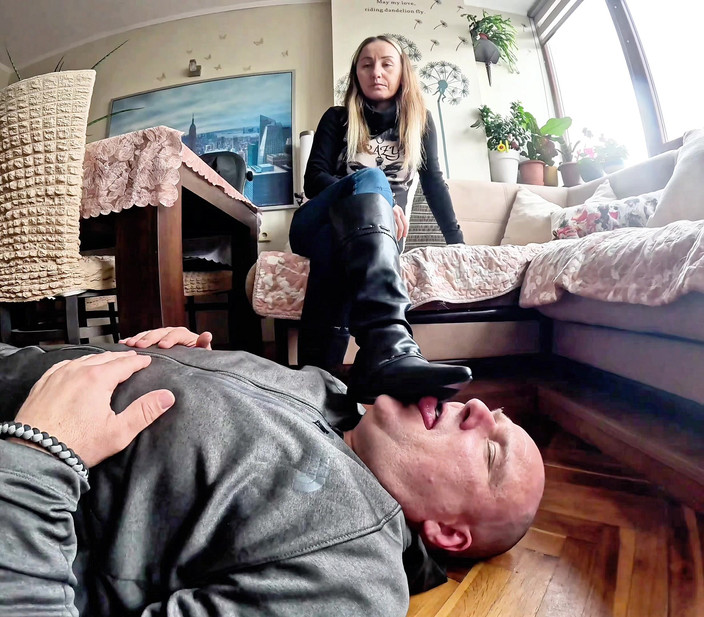 Mistressyammyboots: Die Sohlen Werden Nicht Verdient. Sie Werden Verehrt.