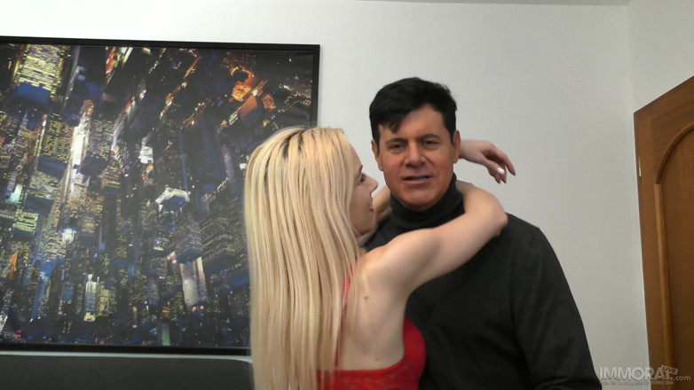 Immoral Live: Nesty esguicha e recebe uma gozada interna no arbusto loiro...