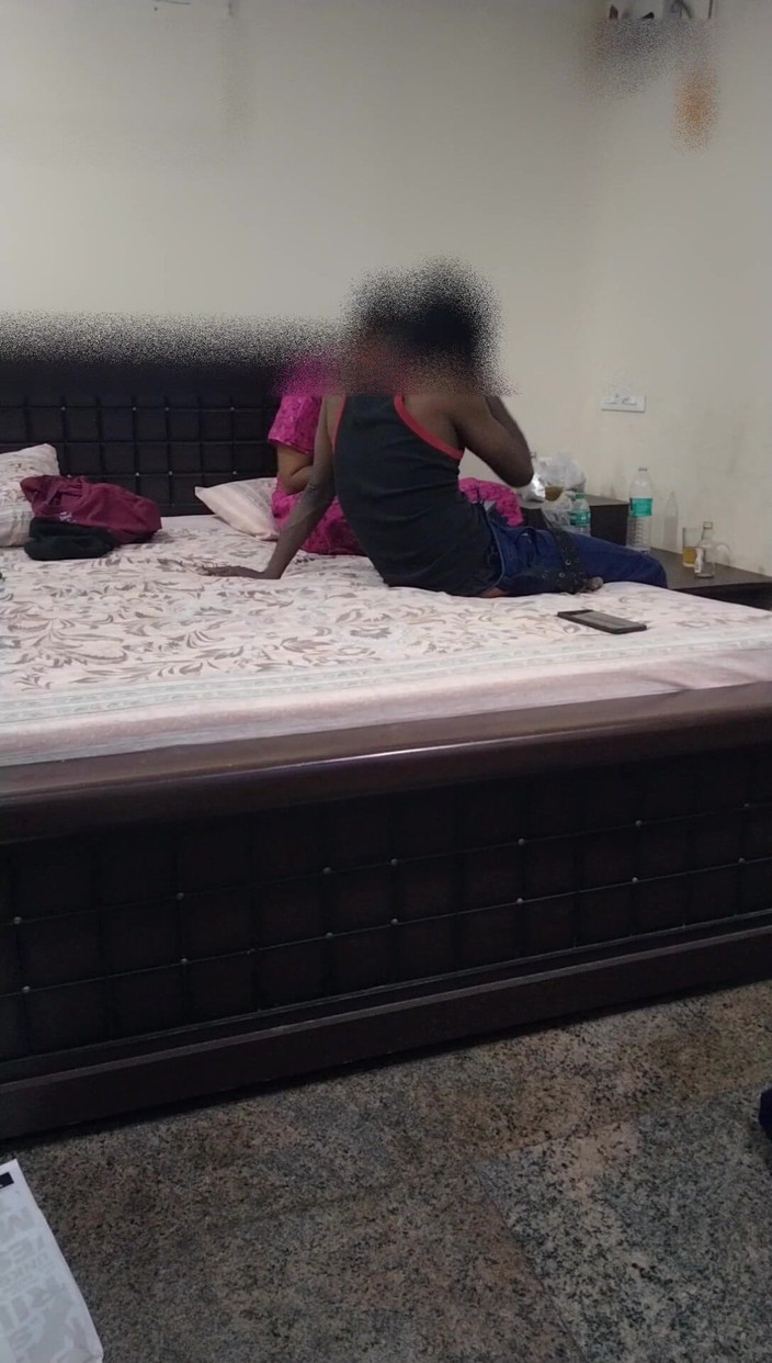 Tamil lesbian: Špinavé mluvení se zákazníkem