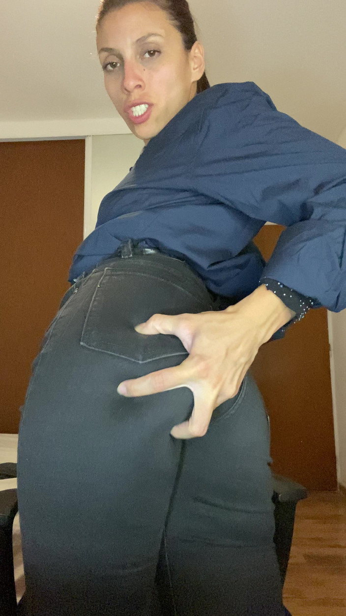 Lynn Scream: 淫らな秘書は必ず上司のストレスを和らげる