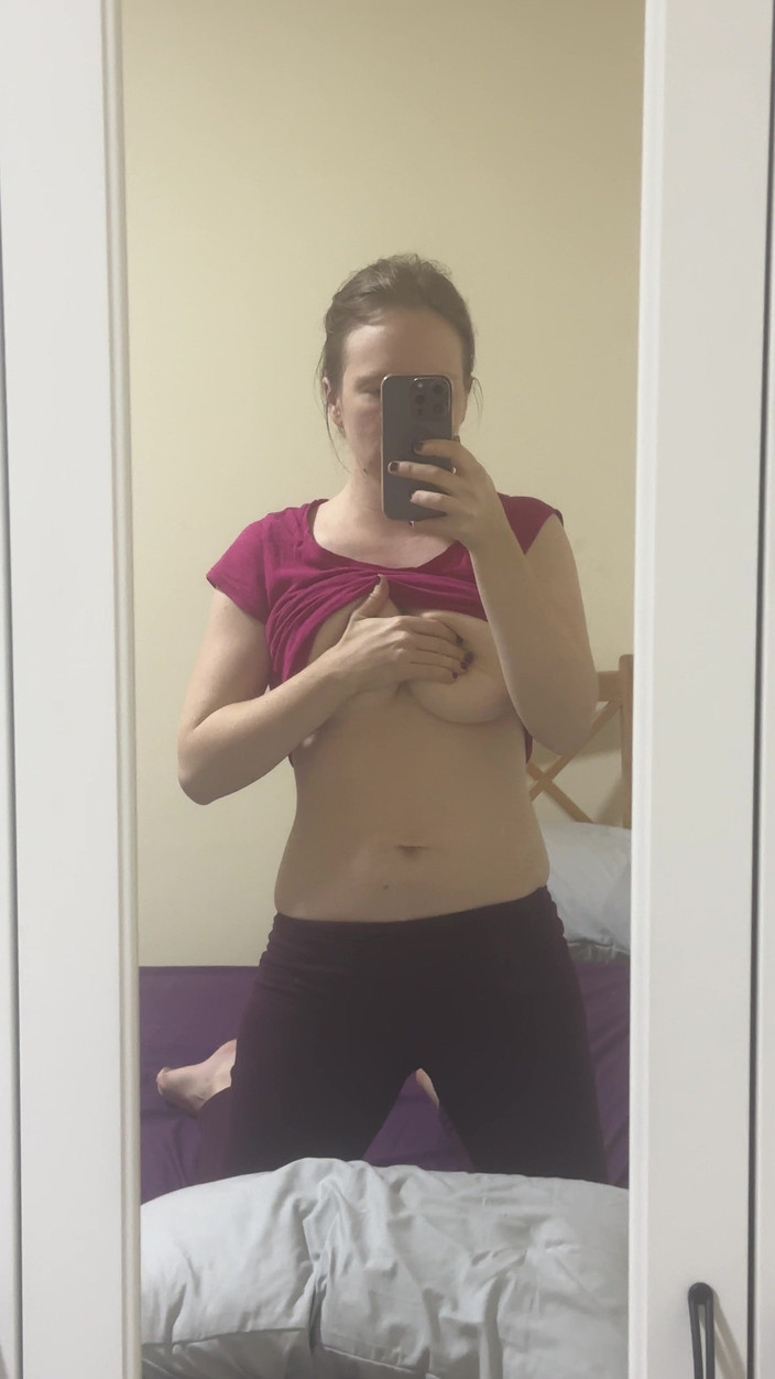 SweetLucy96: Pozdní noční zábava v posteli