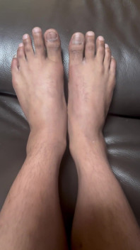 Guarda i miei piedi