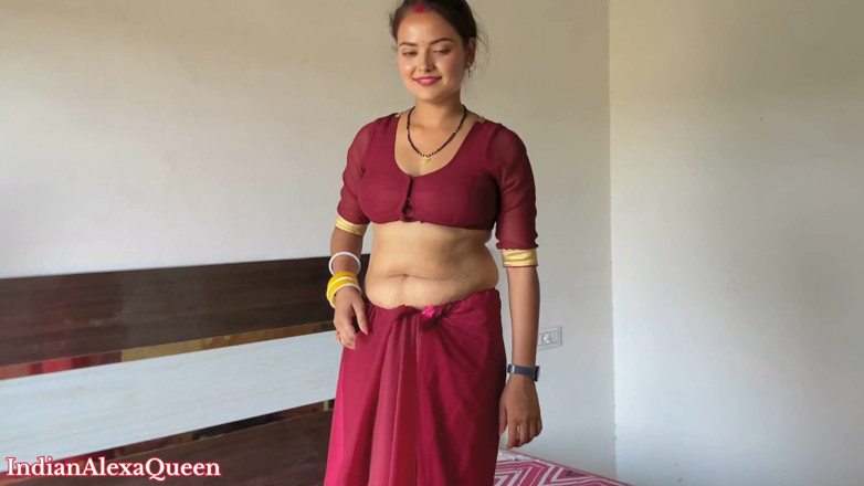 IndianAlexaQueen: Adik tiri desi kampung pulang dari pasar dan awak nampak...
