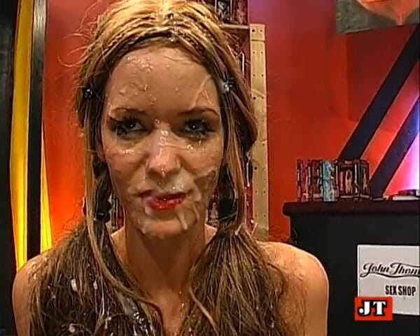 Gang Bang Germany: निगलना और शांत रहना तीन लोगों की चुदाई नंगा नाच