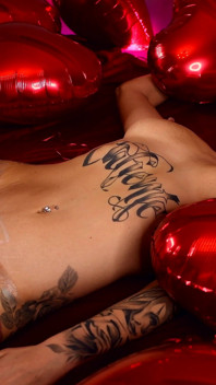 Sexe Romantique Pour La Saint-valentin Avec La Sexy Barbie, Elle Lèche Tout Le Sperme De Sa Délicieuse Chatte