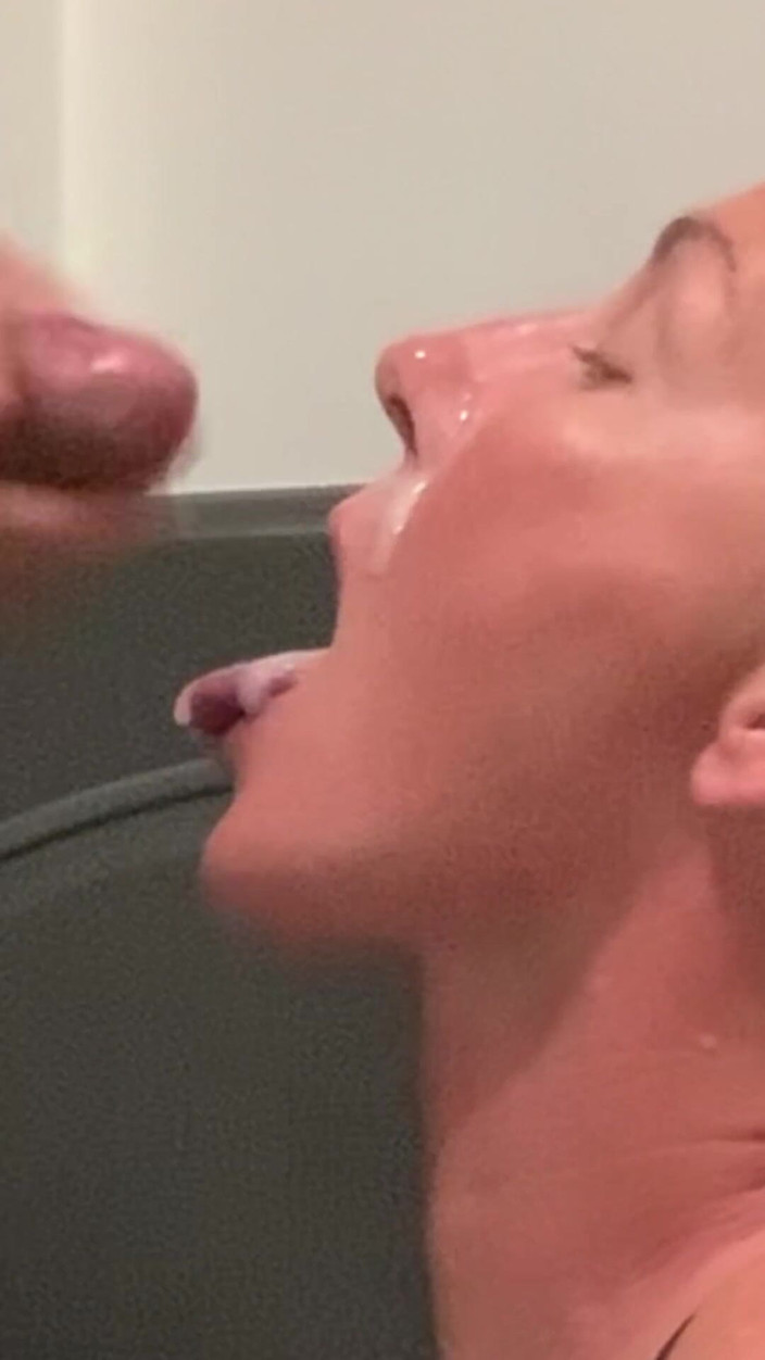 Farmers Wifey: Da vicino inzuppato di sperma sottomesso enorme sborrata in faccia