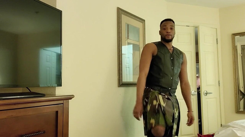 Kennie Jai: Kennie Jai si masturba in un Kilt! Due per uno!