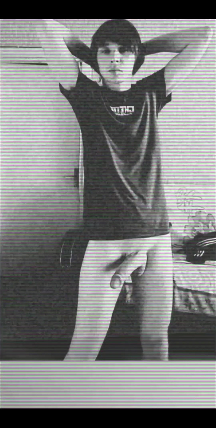 Latvian_boy: Masturbazione solitaria