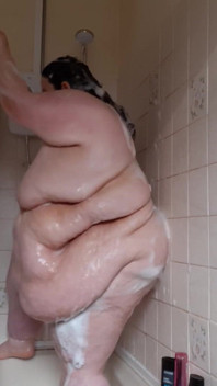 SSBBW Lady Brads prysznic i jiggles brzuch