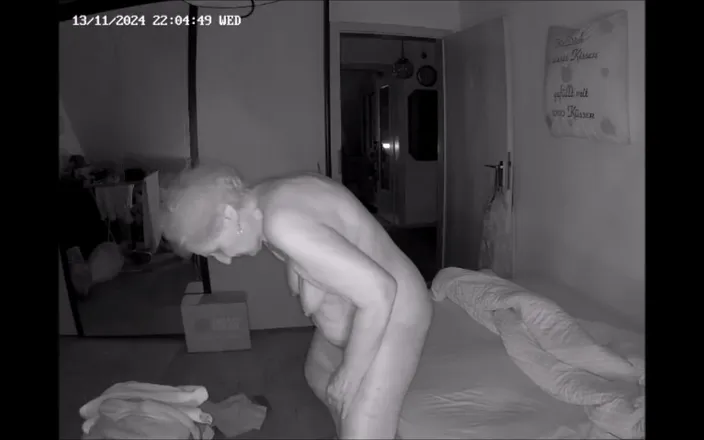 Heisseoma: Quickly Wanked off in Front of the Pussy