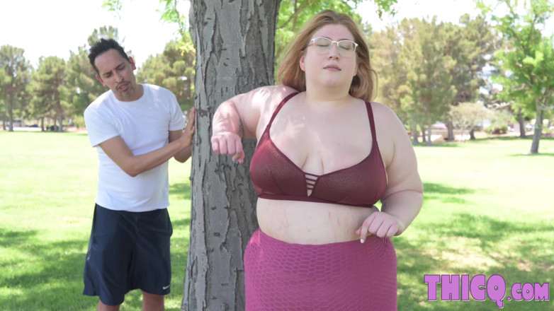 Thicq: Yoga rekken - Elisa Mae, Adam