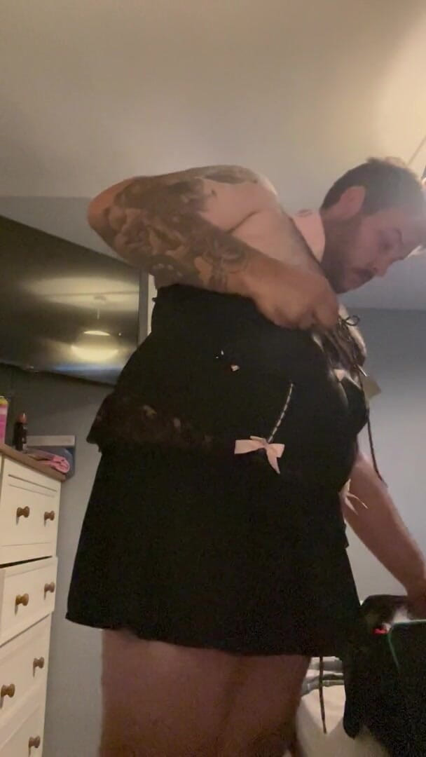 Shaun Cbt: Schwanz und Ball mit ButtPlug und Sissyfication-Nippelklemmen