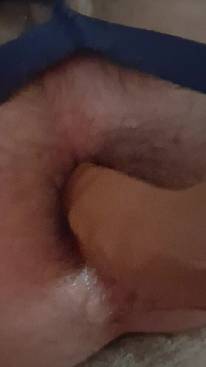 Alex Whitee: Brincando com minha bunda