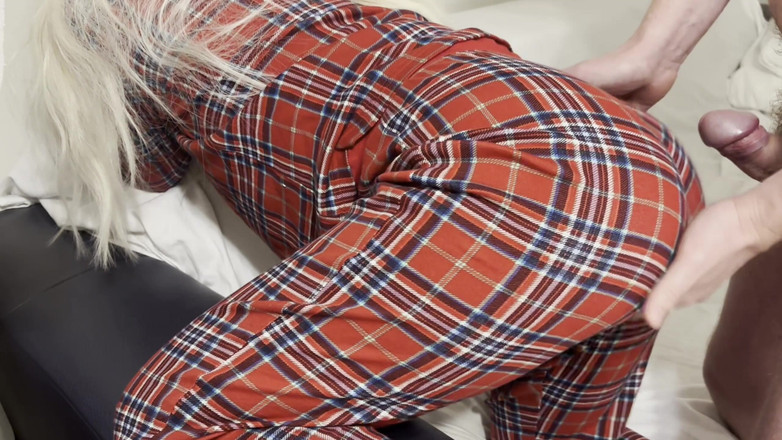 LittleLorely: Red Pajama tease- la sorellastra viene sculacciata e riempita
