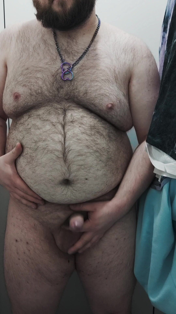 BearPup Akuma: Gros Ours Se Branle Sur Les Toilettes Et Lèche Son...