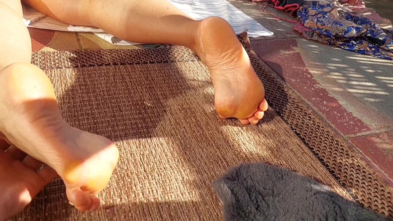 Selena701: Amatérská blonďatá zralá manželka si užívá nahé pózování a uctívání...