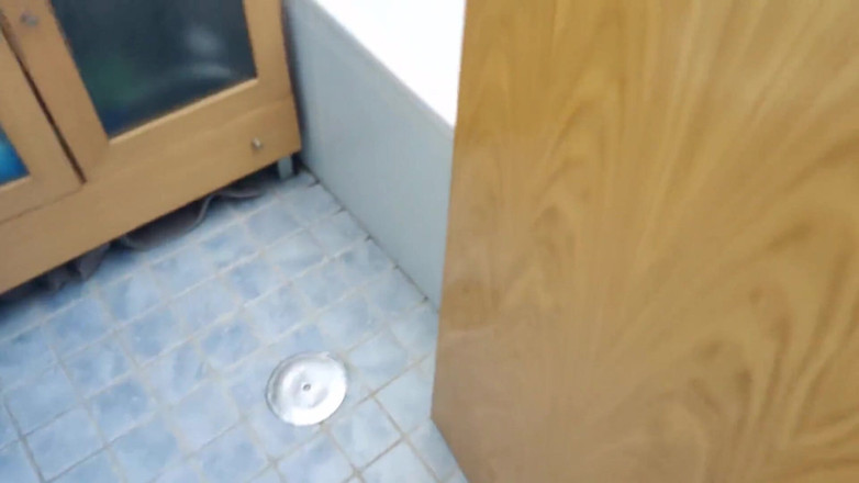 Miss Squirting: Üvey annemden bacaklarımı depilatemesini istemek yüze boşalmayla bitiyor