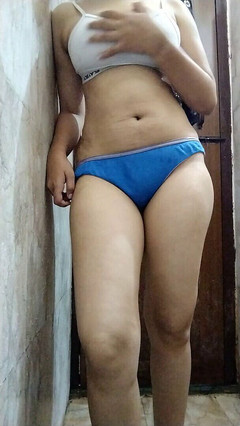 Riyathakur: Sexy tetička Nahte Hue Daali Ungli Sexy indická tetička