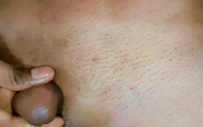 Sissy Bisexual: Kleine pik ladyboy buitenshuis binnen pissend compilatie