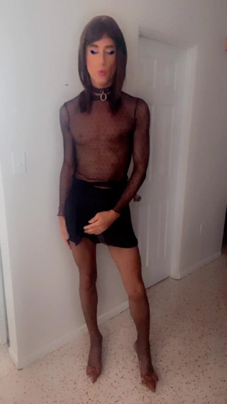 TVI Studios Val Parker: 穿着尼龙网布裙和黑色连裤袜的变装