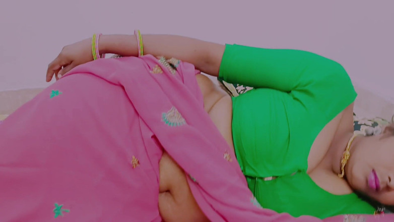 Telugu honey lips: Desi saree stiefmutter fickt leider stiefsohn großen schwanz