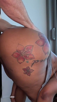 Culona de ébano Baddie Jayla Page toma la gran polla de Jmac