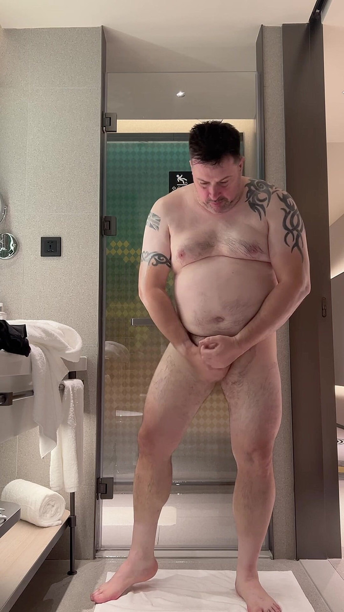 uktattooedchub74: Molliger typ duscht