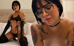 Emo gotik kız sikimi gırtlağına kadar alıyor ve sikiliyor