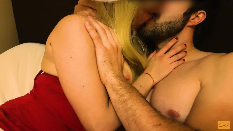 Unlimited Orgasm: Гарячі поцілунки зі збудженою блондинкою Санта-Клаусом