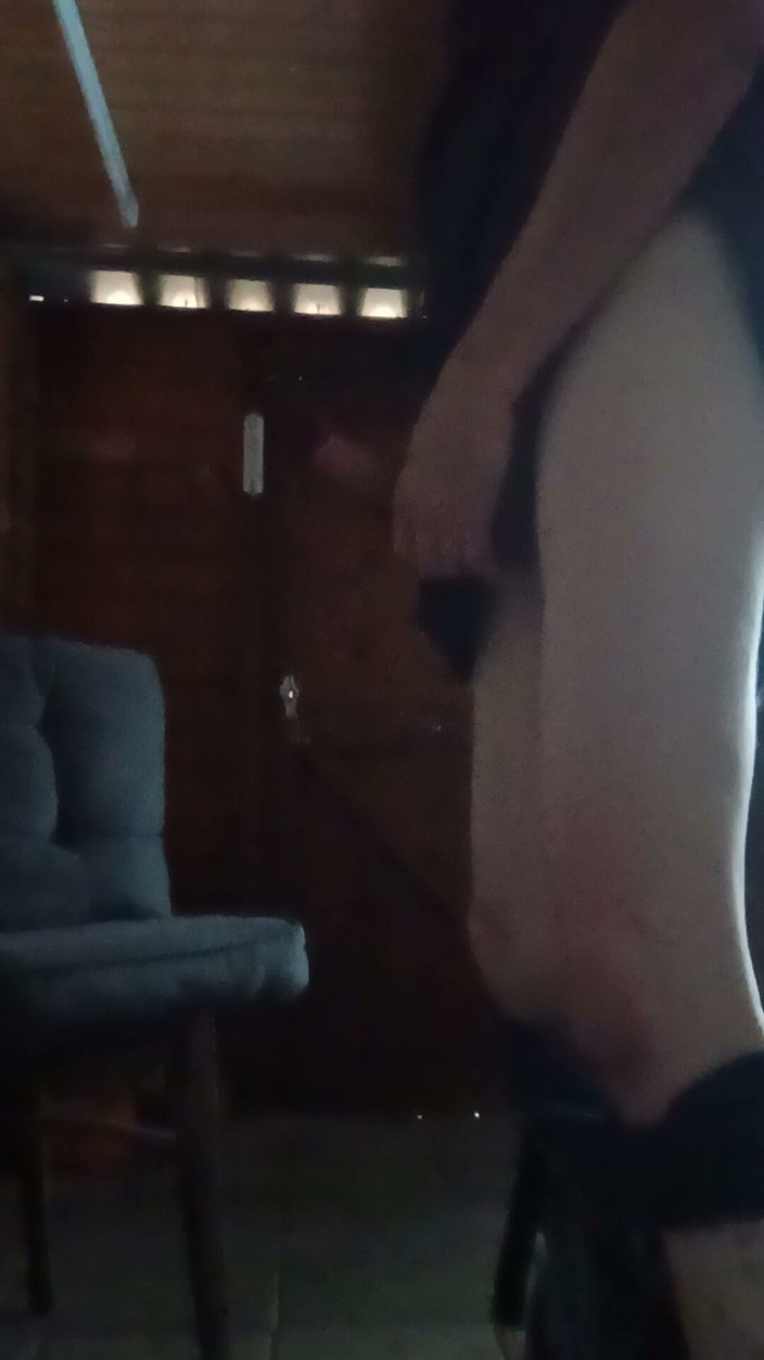 Hottieboy77: Junge wichst im Garaga