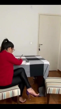 Trabajando con el pie en una gran polla termina con negación del orgasmo