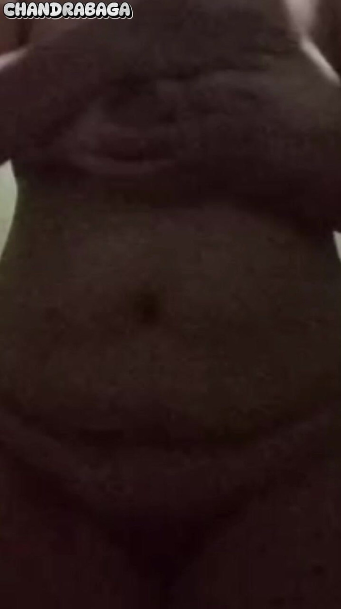 Claraidn: Ahhhhhh 내 사랑이 여기 와서 내 젖꼭지와 보지를 핥아